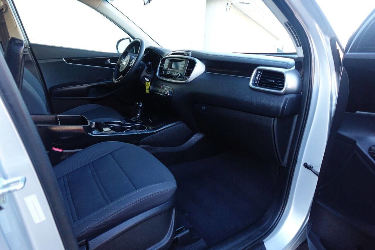 Used 2016 Kia Sorento L image 13