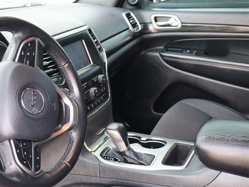 Used 2019 Jeep Grand Cherokee Laredo AWD/4WD image 20