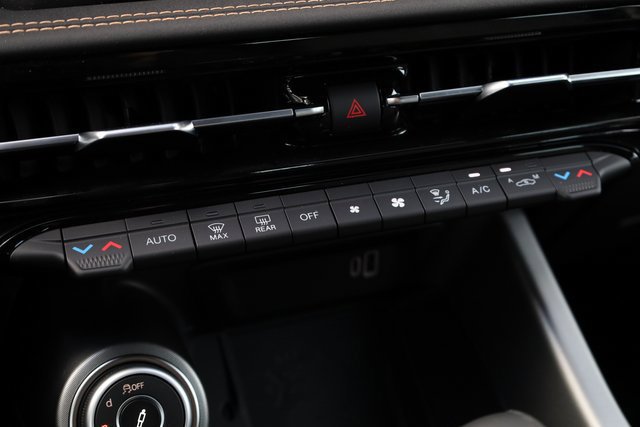 New 2025 Alfa Romeo Tonale w/ Premium Package AWD/4WD image 21