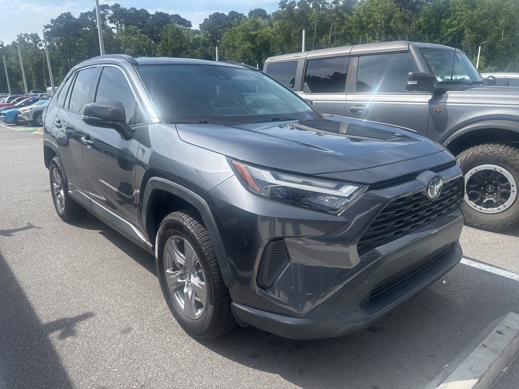 Used 2022 Toyota RAV4 XLE AWD/4WD image 1