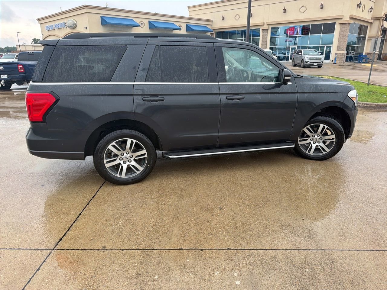 Used 2022 Ford Expedition XLT AWD/4WD image 12