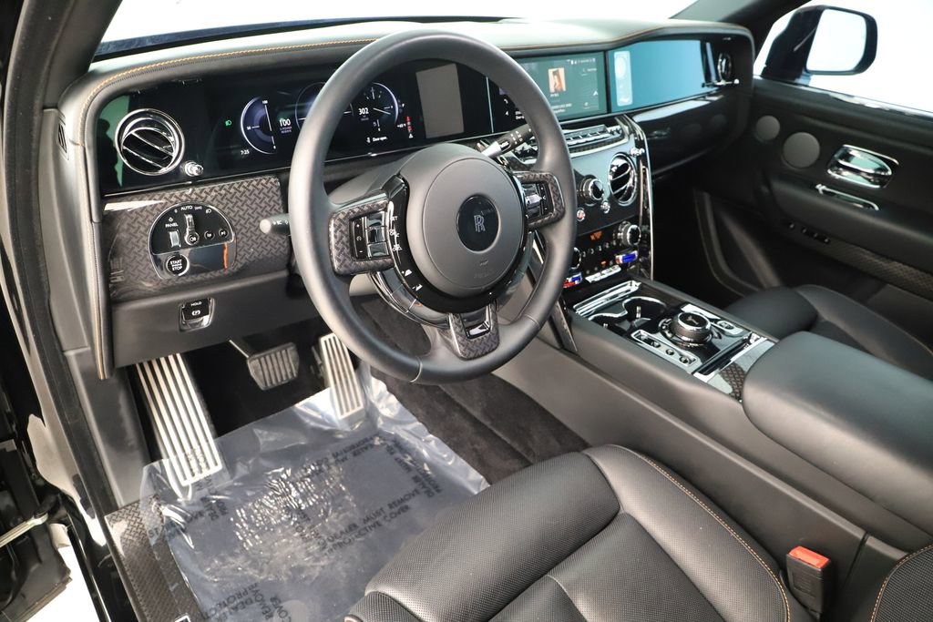 Used 2025 Rolls-Royce Cullinan Black Badge image 15