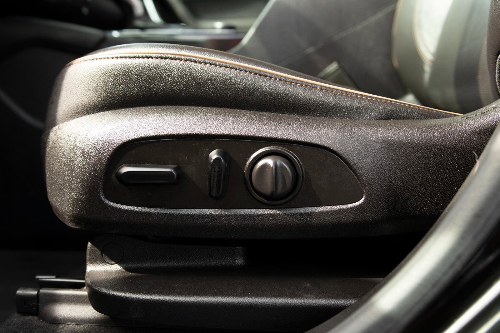 Used 2019 Chevrolet Blazer Premier w/ Driver Confidence II Package image 12