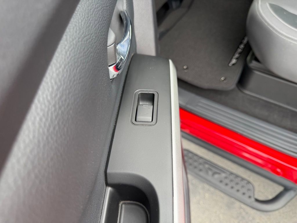 Used 2024 Nissan Titan SV w/ SV Convenience Package image 17