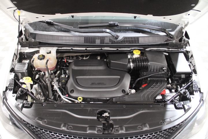 Used 2021 Chrysler Voyager Lxi FWD image 42