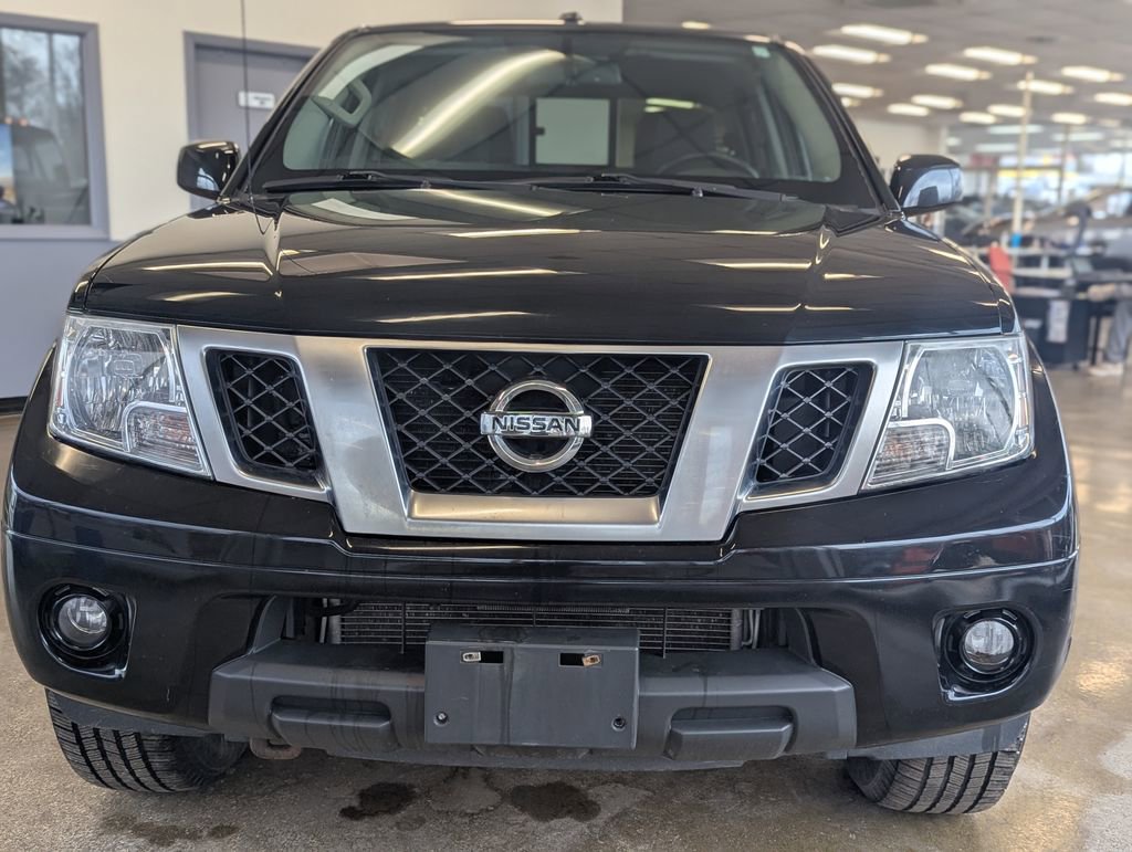 Used 2019 Nissan Frontier PRO-4X image 2