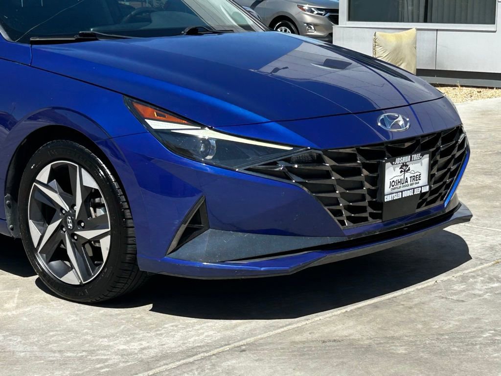 Used 2022 Hyundai Elantra SEL w/ Convenience + Premium Package FWD image 10