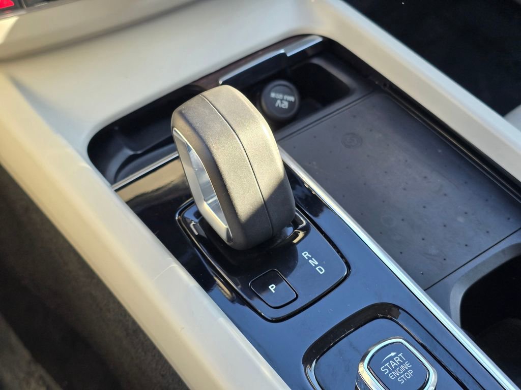 Used 2022 Volvo XC60 B5 Momentum image 37