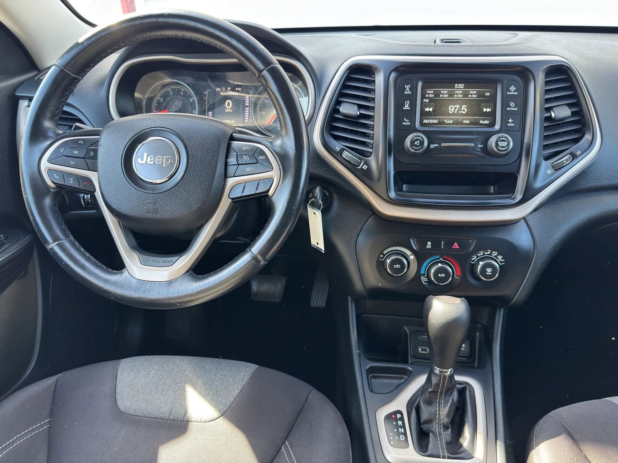 Used 2015 Jeep Cherokee Sport FWD image 19