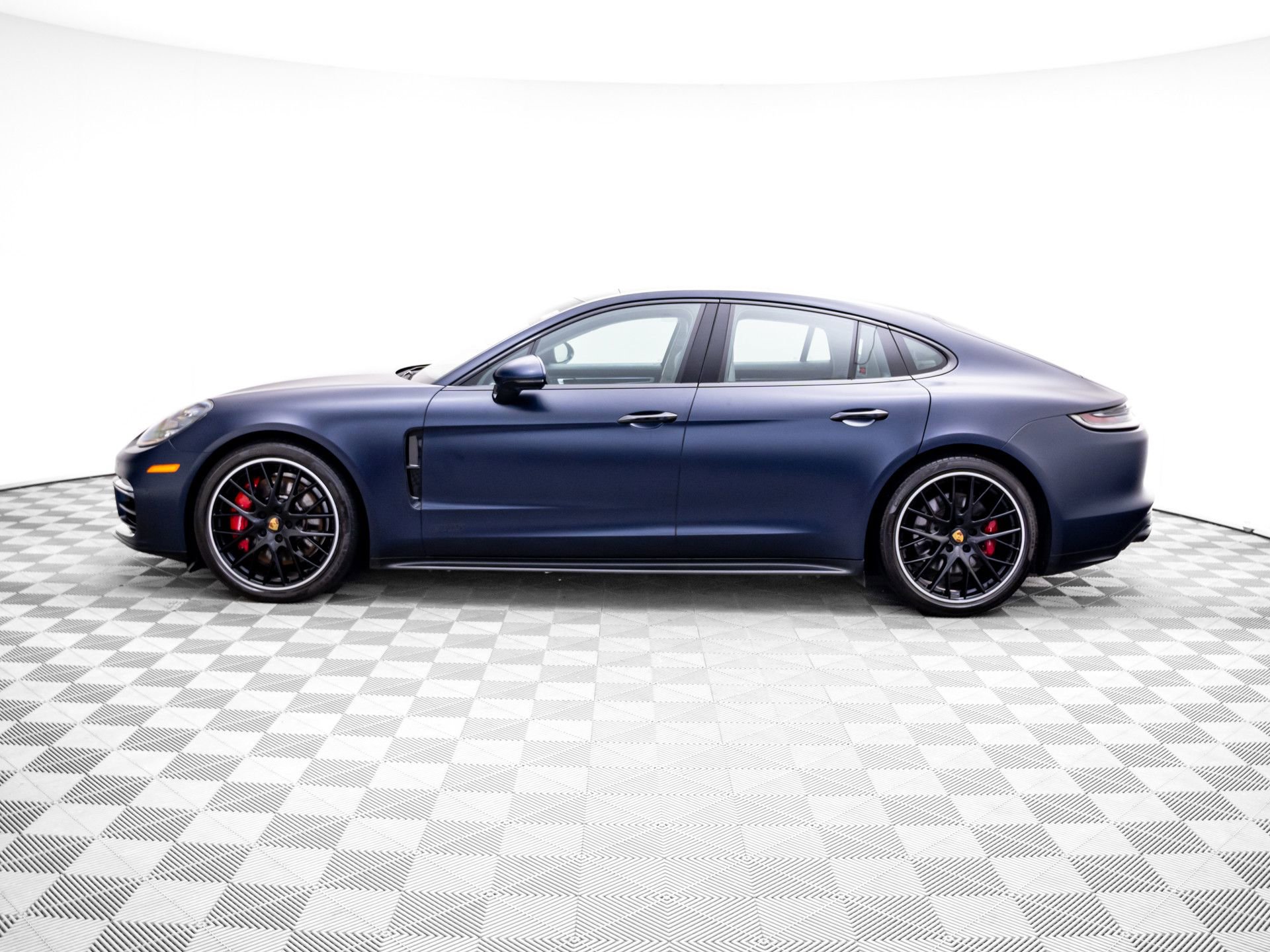 Used 2022 Porsche Panamera GTS AWD/4WD image 2