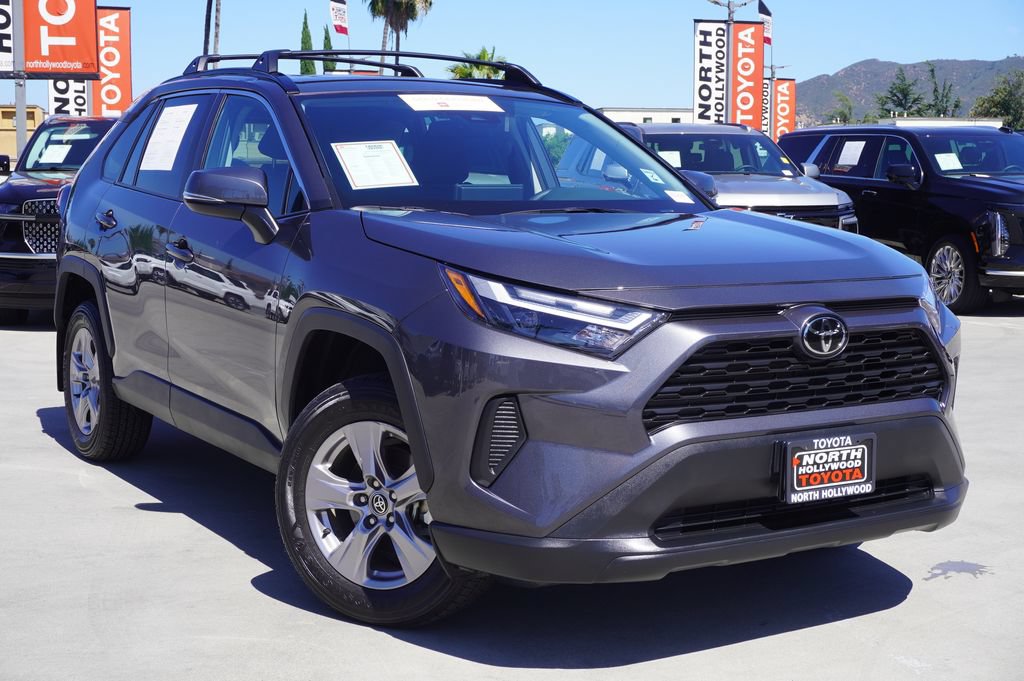 Used 2025 Toyota RAV4 XLE w/ Convenience Package FWD video 2