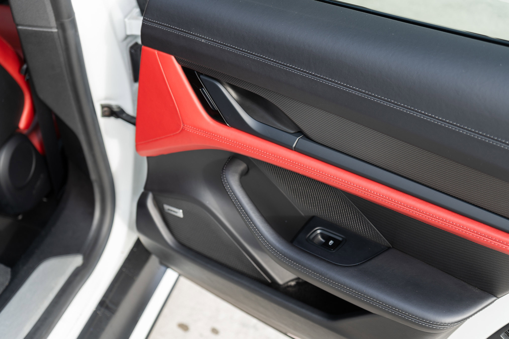 Used 2020 Porsche Taycan 4S image 44