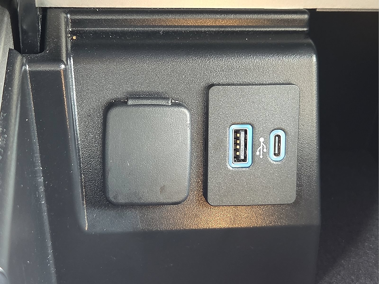 Used 2024 Ford Explorer XLT AWD/4WD image 18
