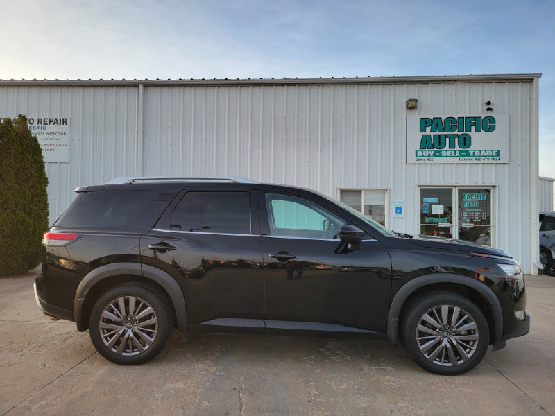 Used 2022 Nissan Pathfinder SL w/ SL Premium Package FWD image 9