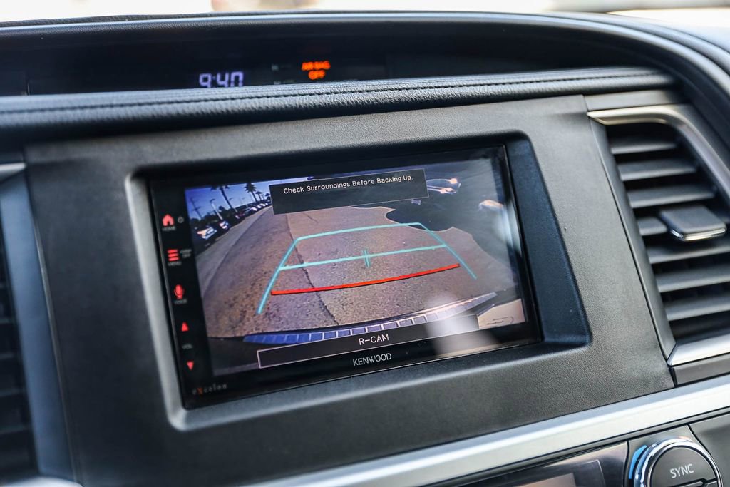 Used 2017 Toyota Highlander SE w/ Carpet Mat Package AWD/4WD image 23