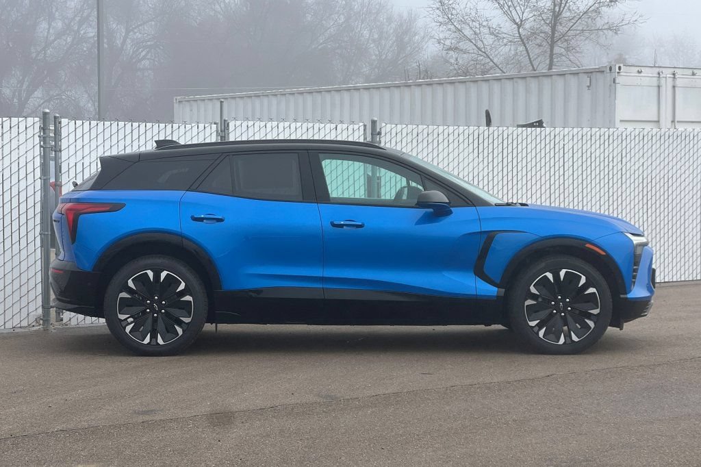 New 2026 Chevrolet Blazer EV RS w/ Super Cruise Package AWD/4WD image 3