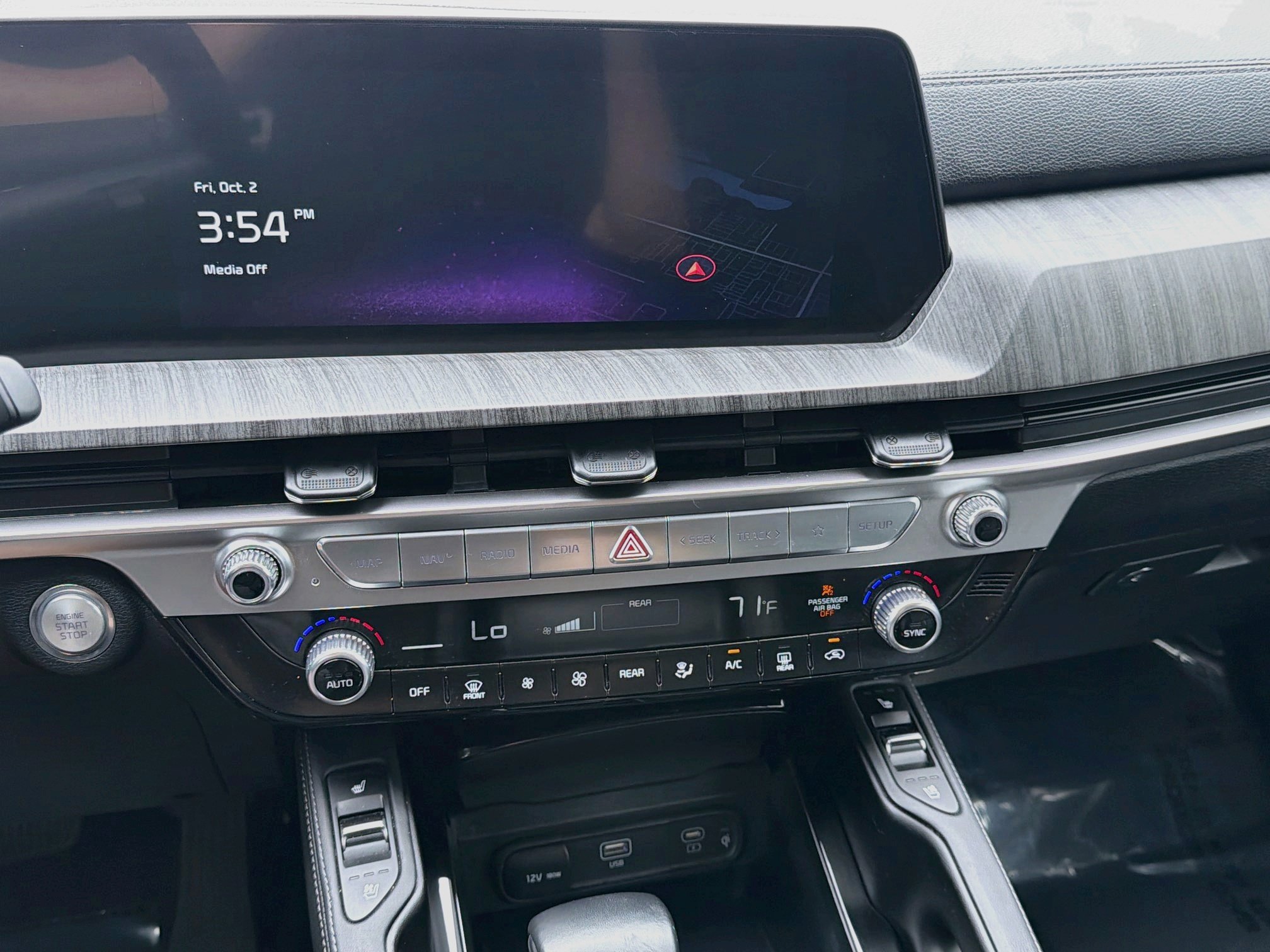 Used 2024 Kia Telluride EX w/ EX Captain's Chair Package FWD image 30
