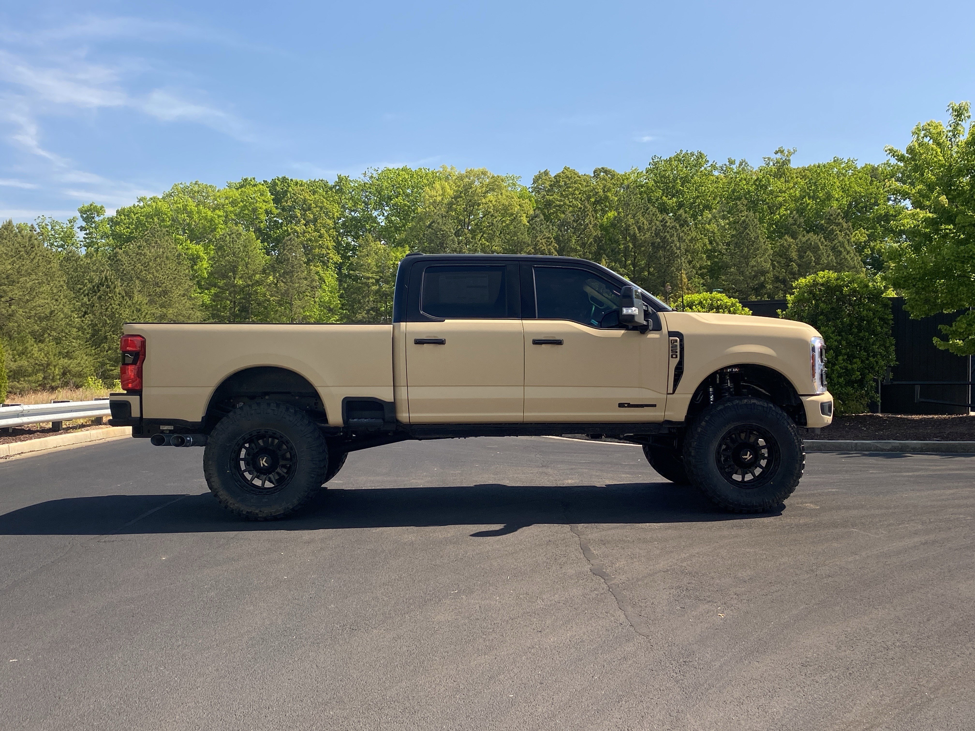 Used 2026 Ford F250 Platinum w/ Tremor Off-Road Package image 5