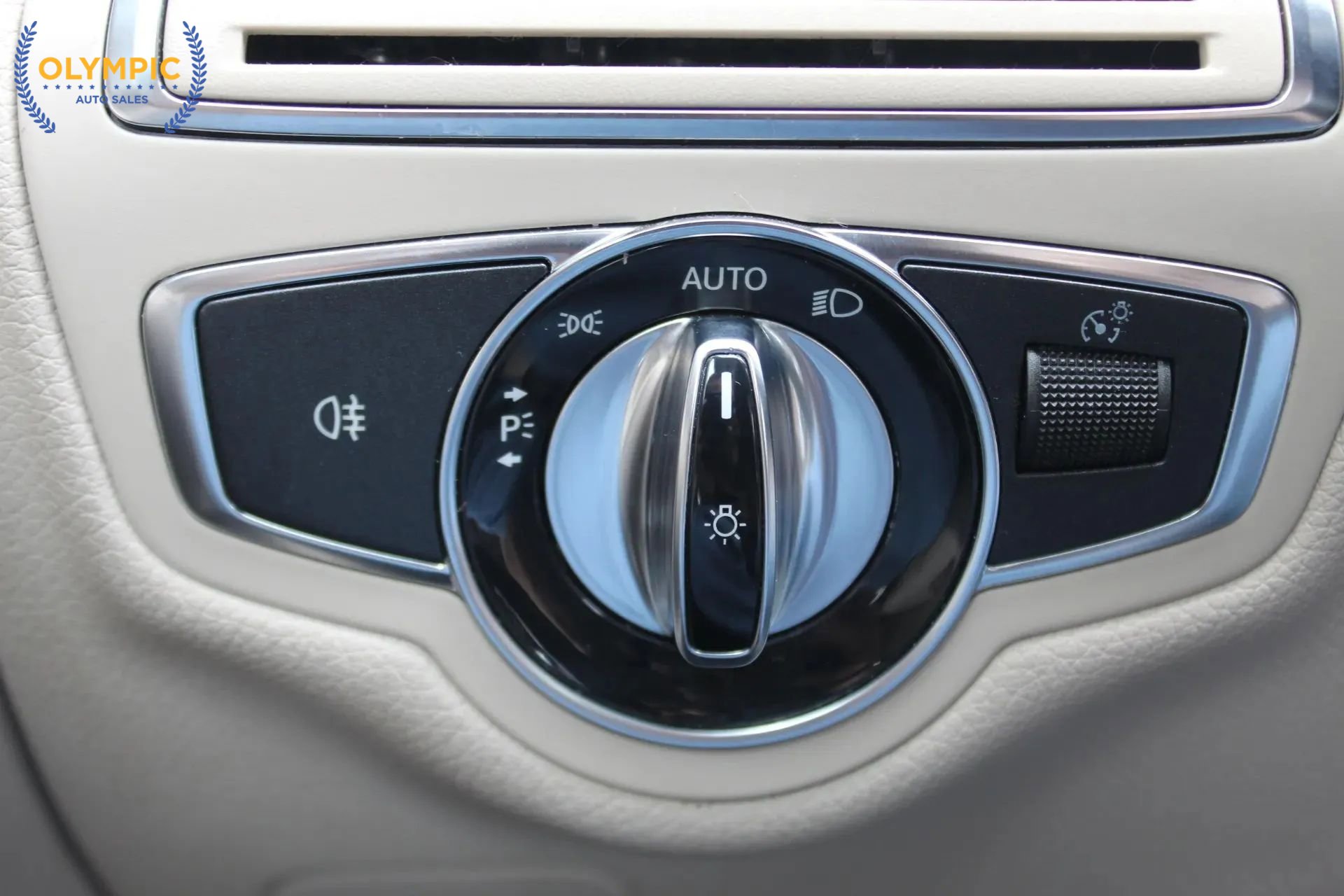 Used 2015 Mercedes-Benz C 300 Sedan w/ Premium 1 Package image 24