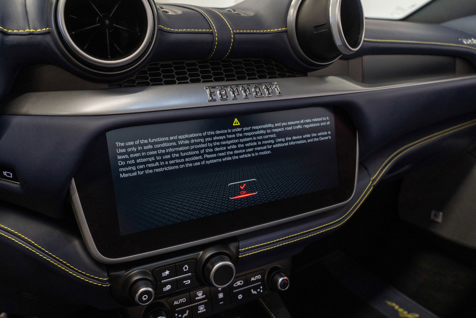 Used 2019 Ferrari Portofino RWD image 9