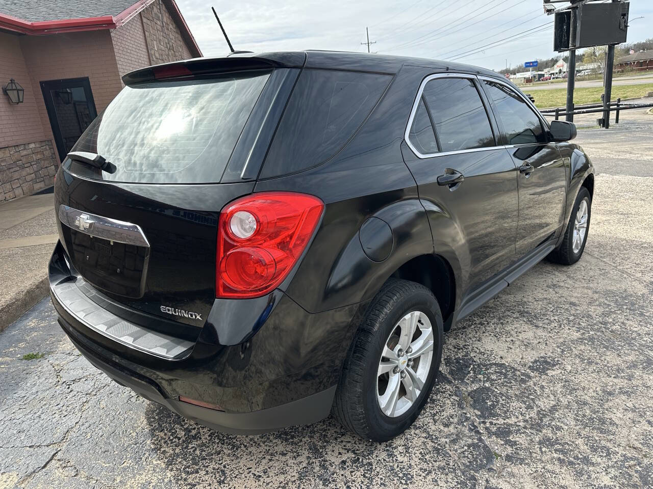 Used 2015 Chevrolet Equinox LS image 9