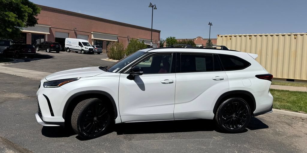Used 2023 Toyota Highlander XSE AWD/4WD image 5