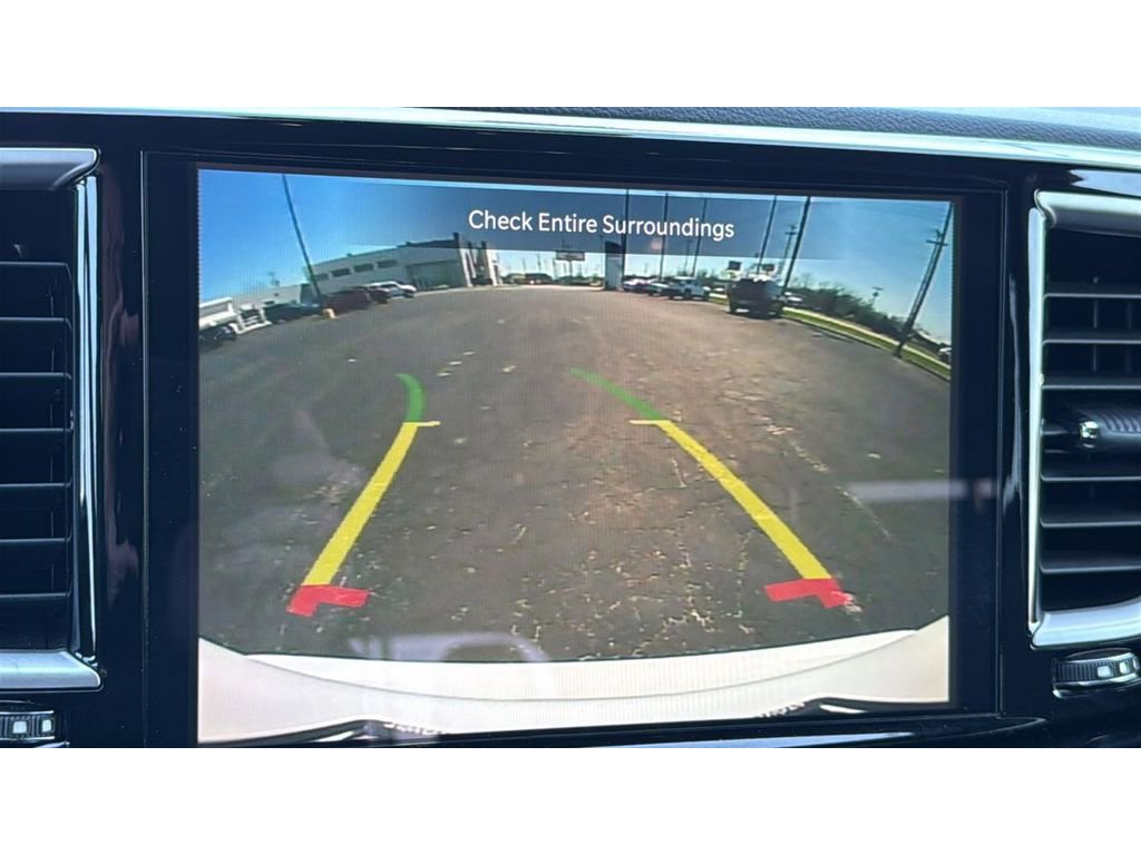Used 2025 Chrysler Pacifica Select image 12