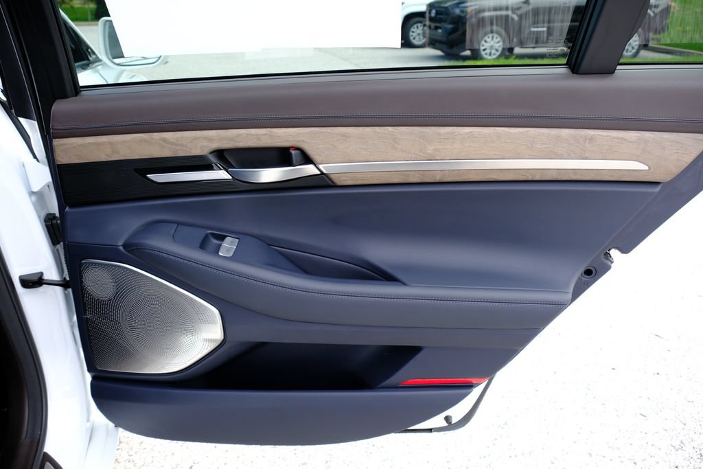 Used 2021 Genesis G90 3.3T Premium RWD image 37