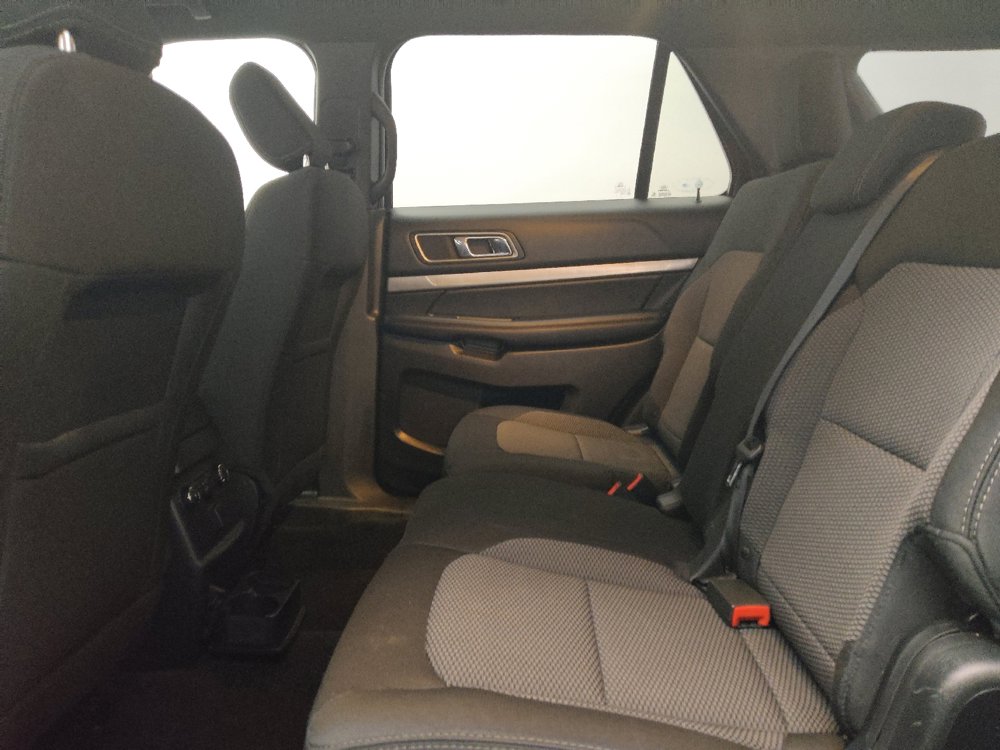 Used 2018 Ford Explorer XLT image 18