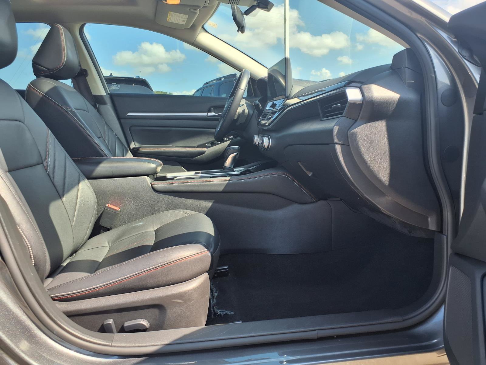 Used 2024 Nissan Altima 2.5 SR w/ SR Premium Package FWD image 13