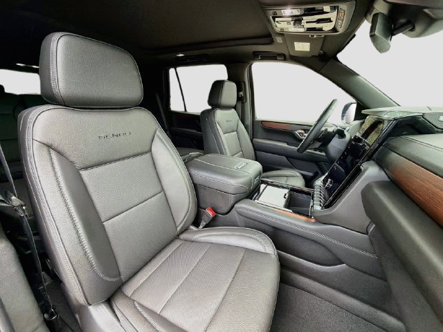 Used 2026 GMC Yukon Denali w/ Sun & Power Step Package RWD image 16