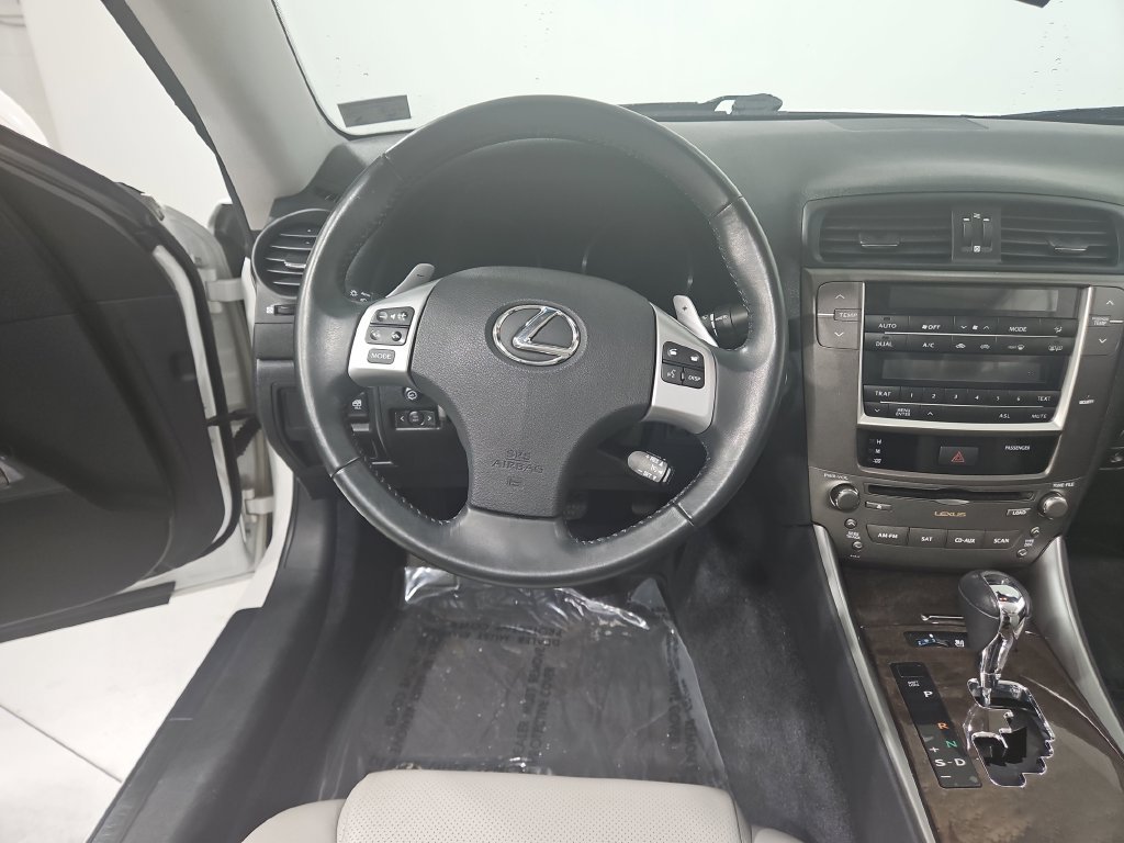 Used 2011 Lexus IS 250C w/ Luxury Pkg RWD image 14