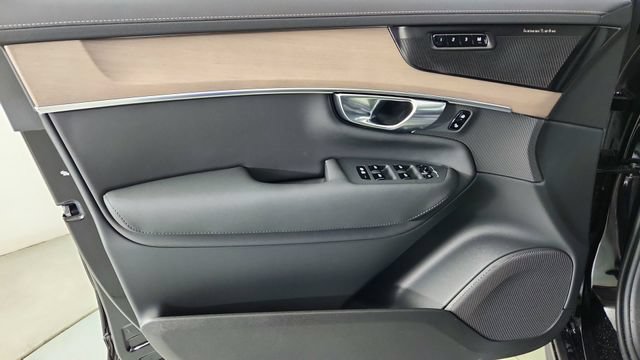 New 2026 Volvo XC90 T8 Plus w/ Protection Package AWD/4WD image 9