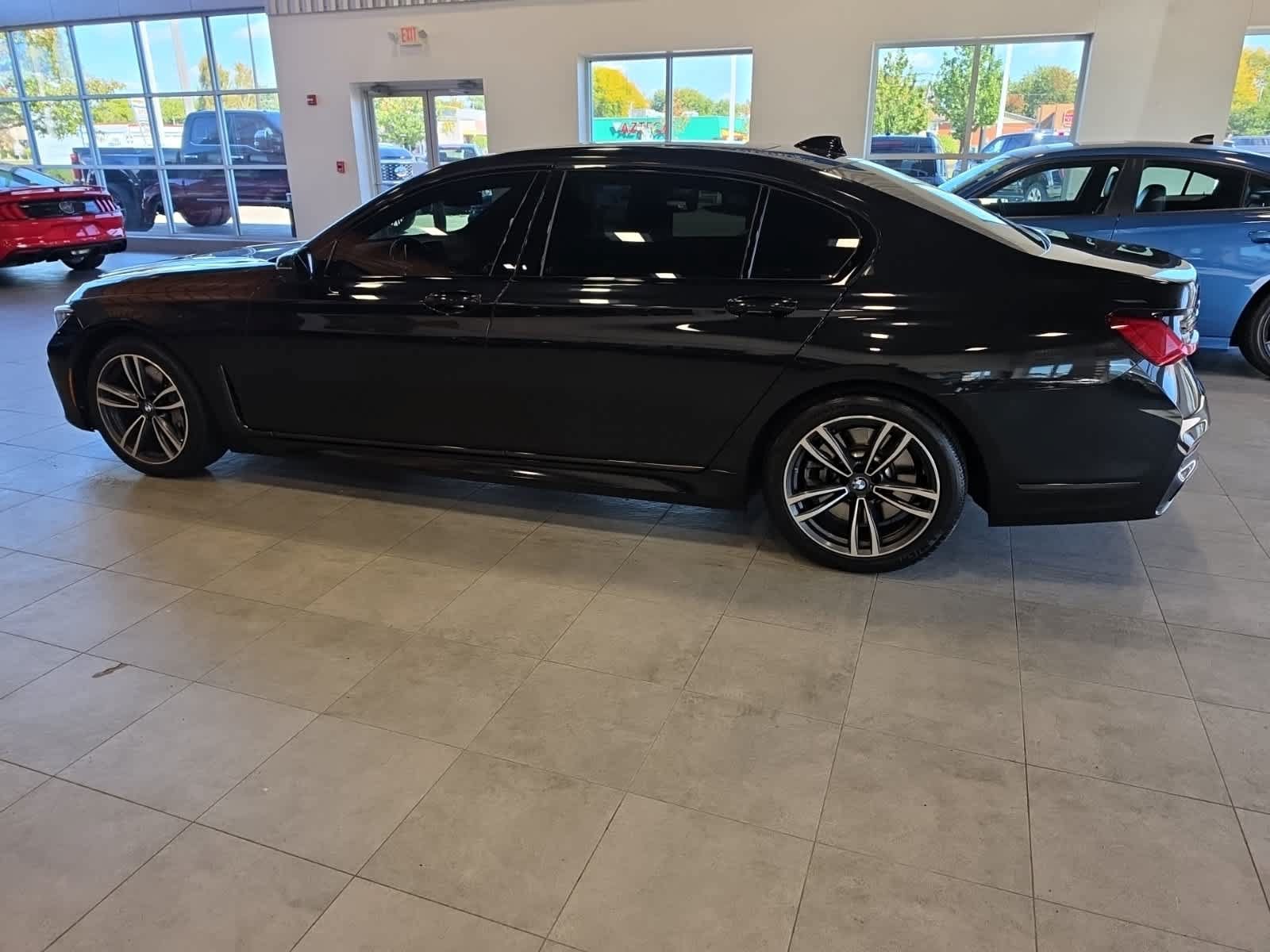Used 2022 BMW 750i xDrive w/ Executive Package AWD/4WD image 10