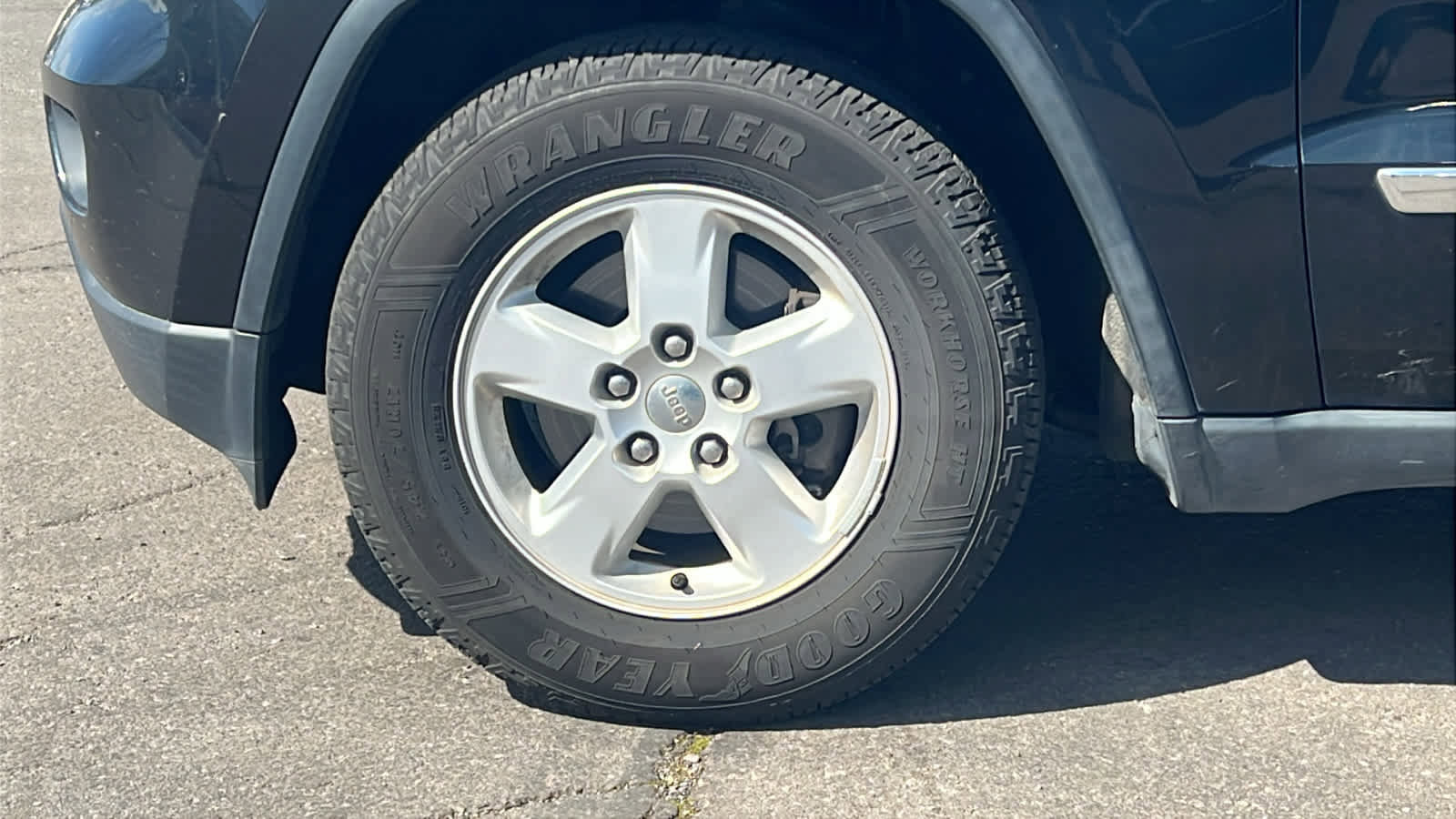 Used 2012 Jeep Grand Cherokee Laredo w/ Laredo E Group image 9