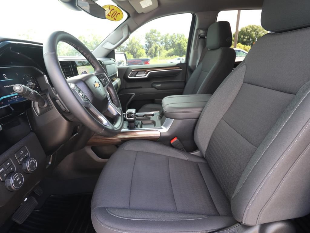 Used 2026 Chevrolet Silverado 1500 LT w/ Z71 Off-Road Package AWD/4WD image 2