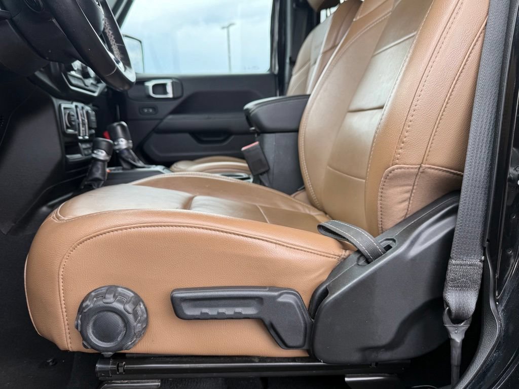 Used 2023 Jeep Wrangler Unlimited Sahara w/ Cold Weather Group AWD/4WD image 10
