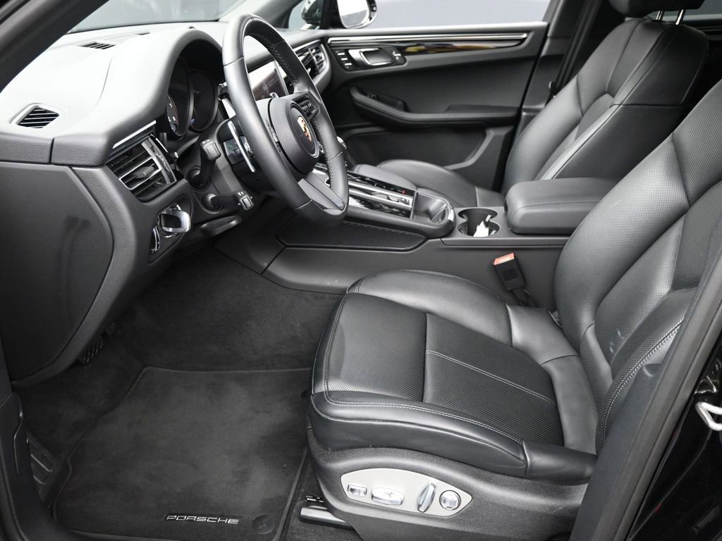 Certified 2024 Porsche Macan S image 6