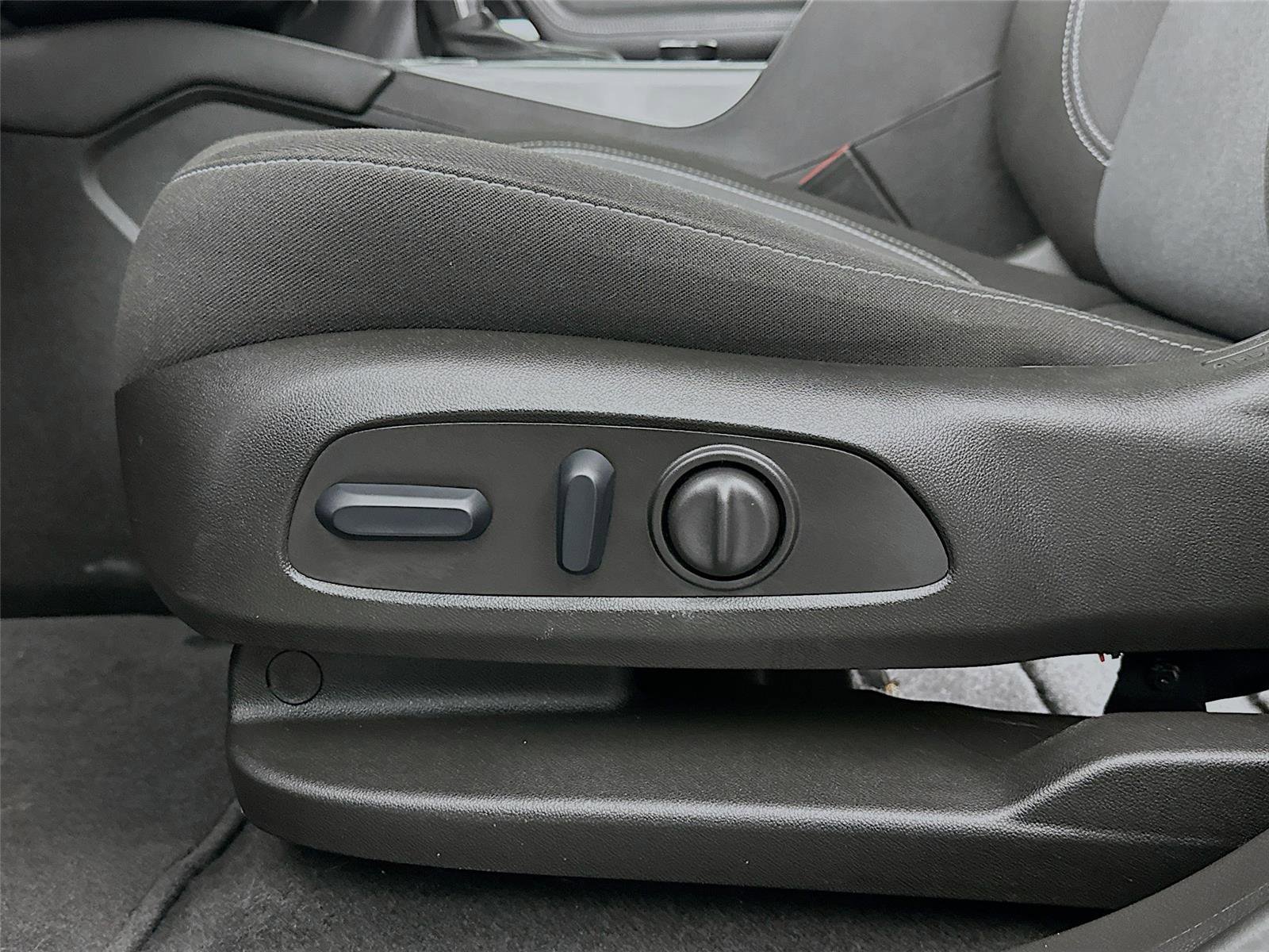 Used 2025 Chevrolet Blazer LT image 19