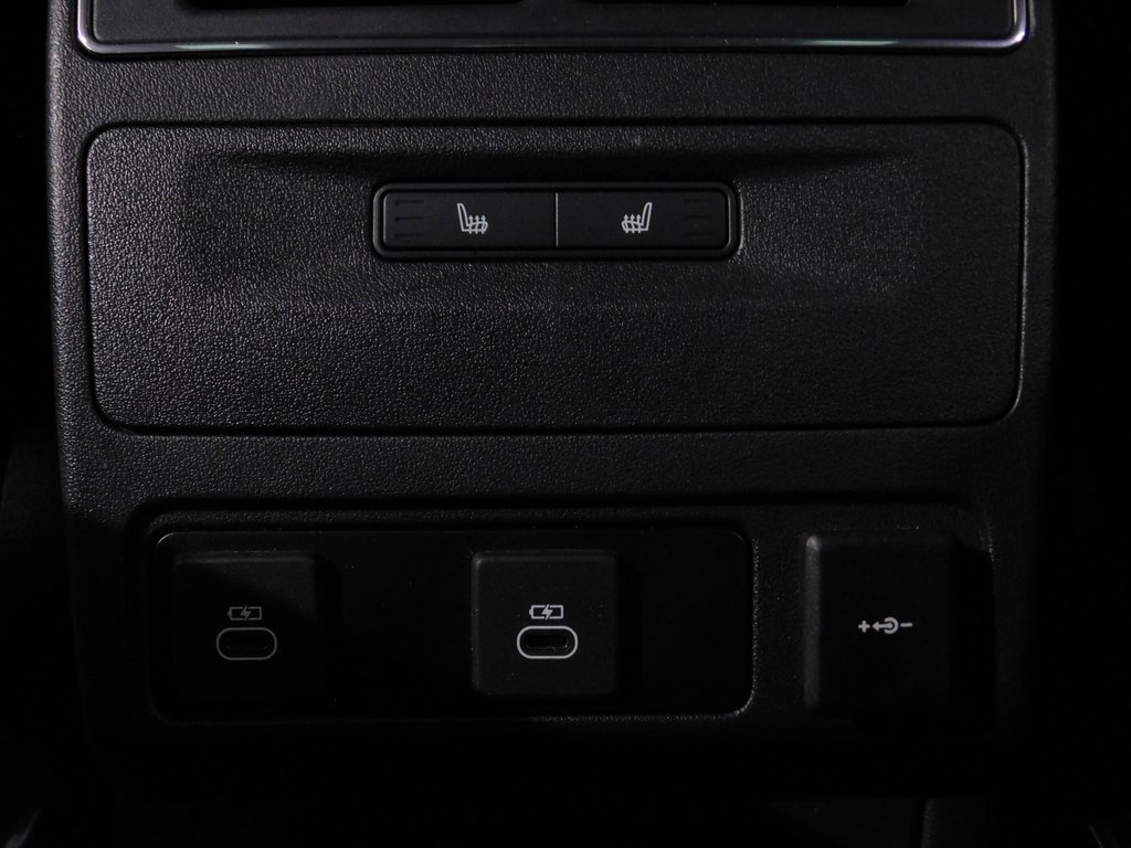 Used 2024 Jaguar F-PACE SVR image 82