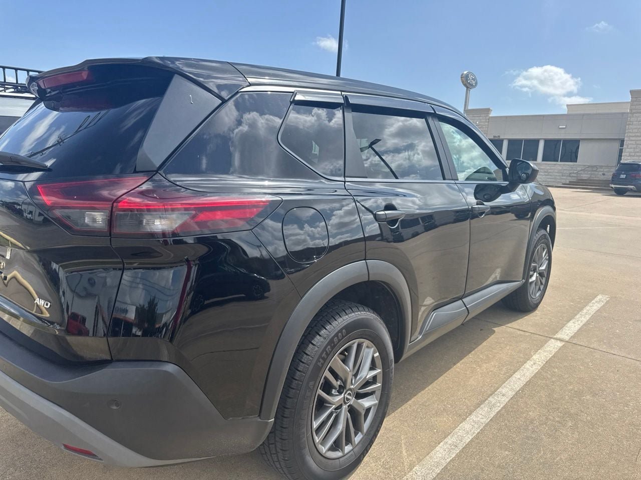 Used 2023 Nissan Rogue S AWD/4WD image 4