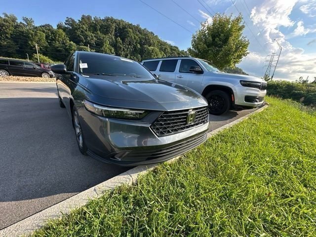 Used 2023 Honda Accord EX image 9