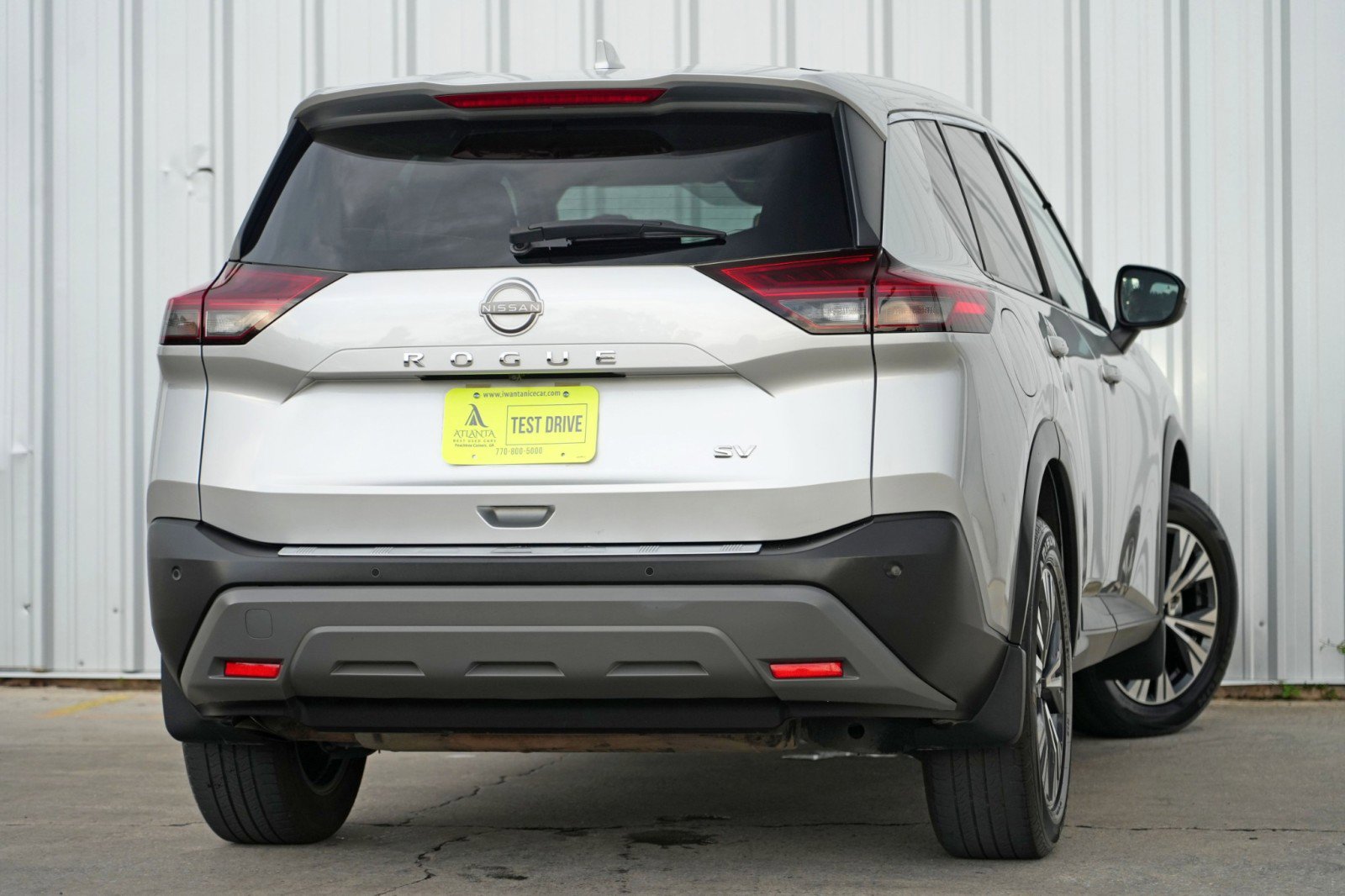 Used 2023 Nissan Rogue SV image 4