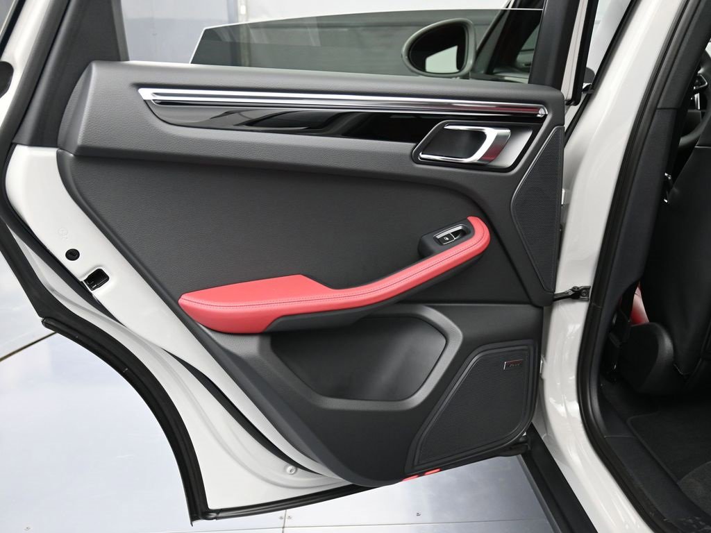 New 2026 Porsche Macan image 22