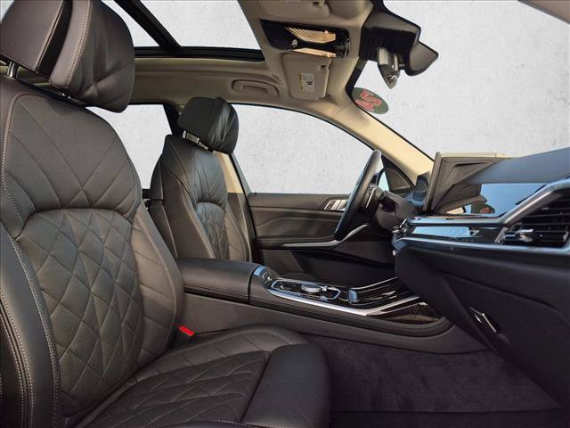 Used 2024 BMW X7 xDrive40i w/ Premium Package AWD/4WD image 24