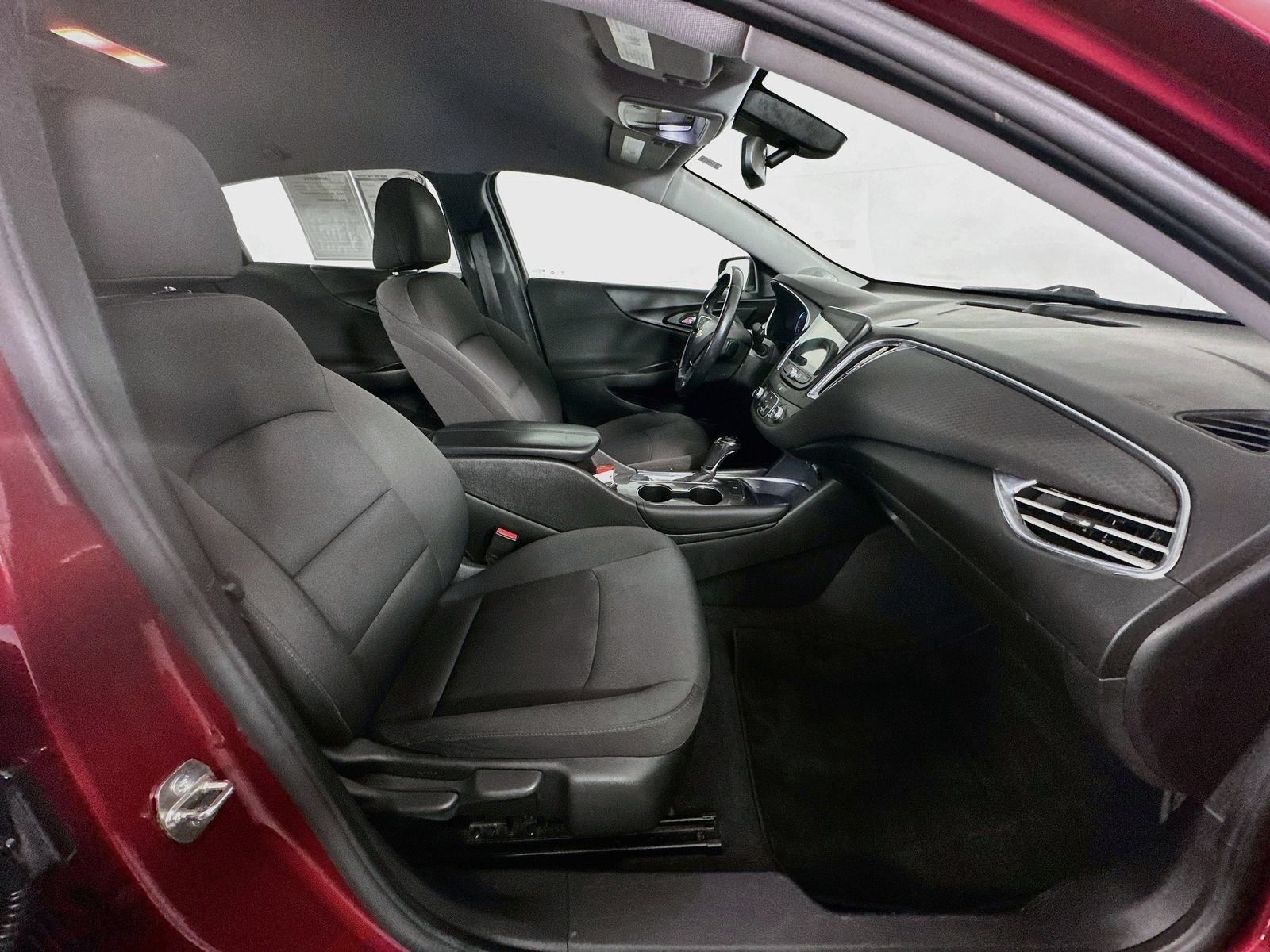 Used 2018 Chevrolet Malibu LT FWD image 25