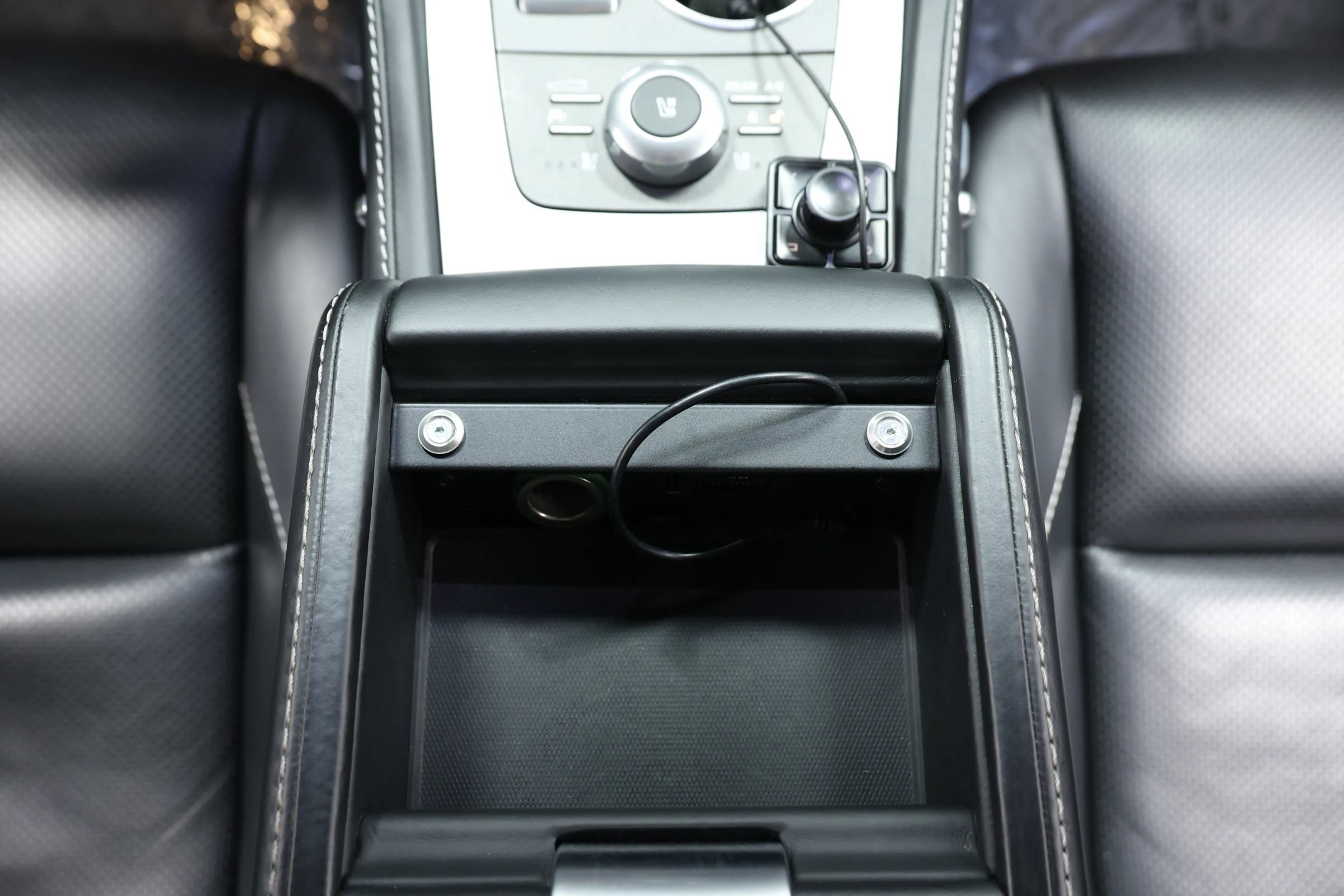 Used 2015 Aston Martin Rapide S RWD image 40