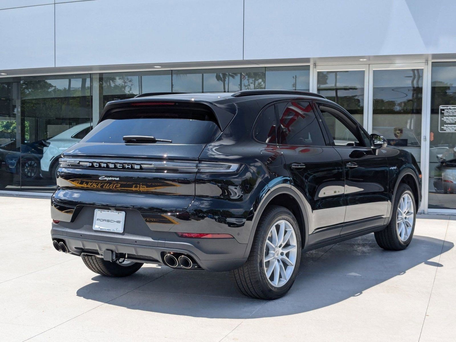 Certified 2025 Porsche Cayenne E-Hybrid image 9