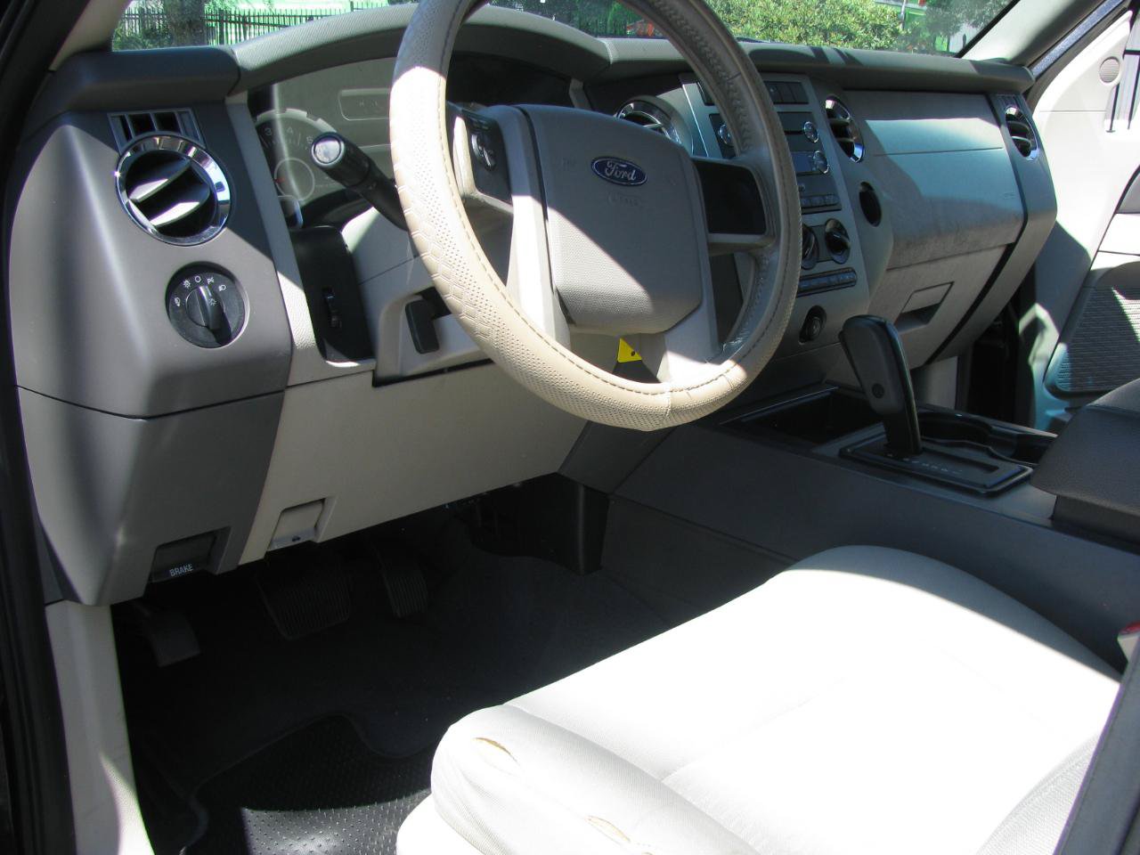 Used 2010 Ford Expedition XLT AWD/4WD image 9