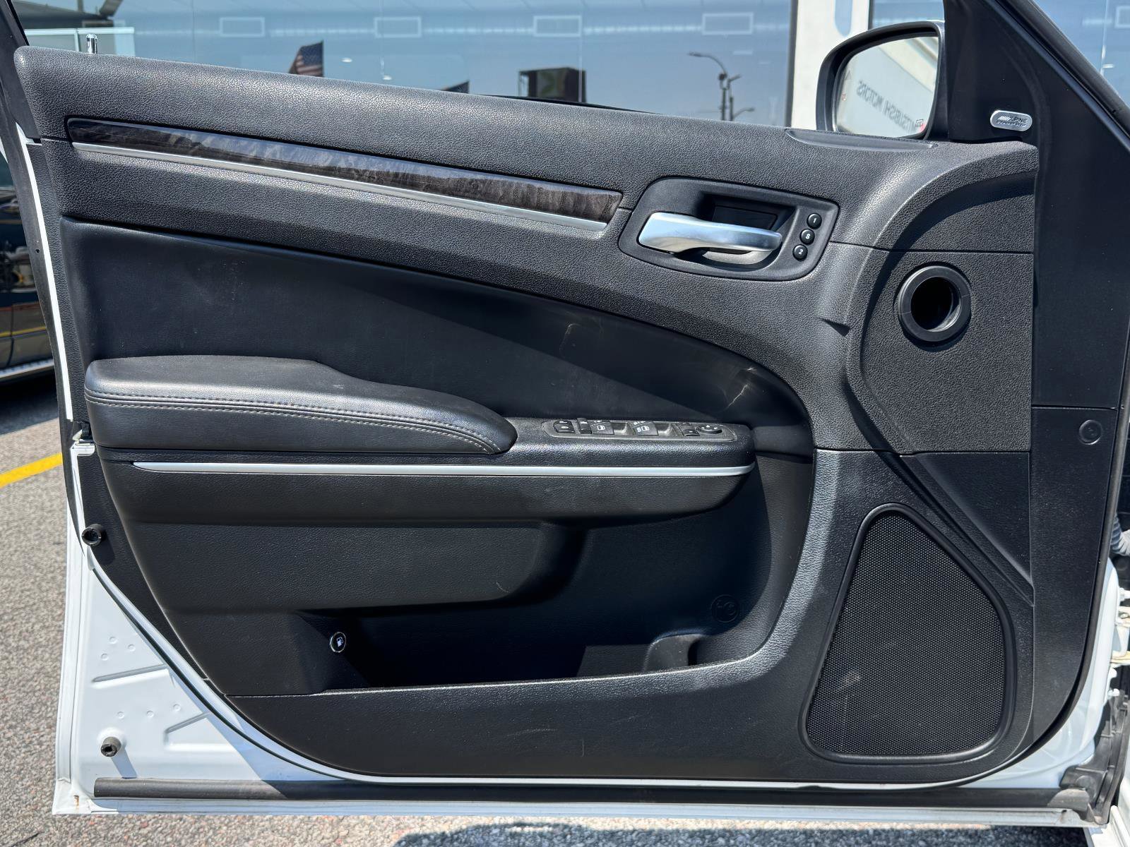 Used 2022 Chrysler 300 Touring L w/ Comfort Group image 13